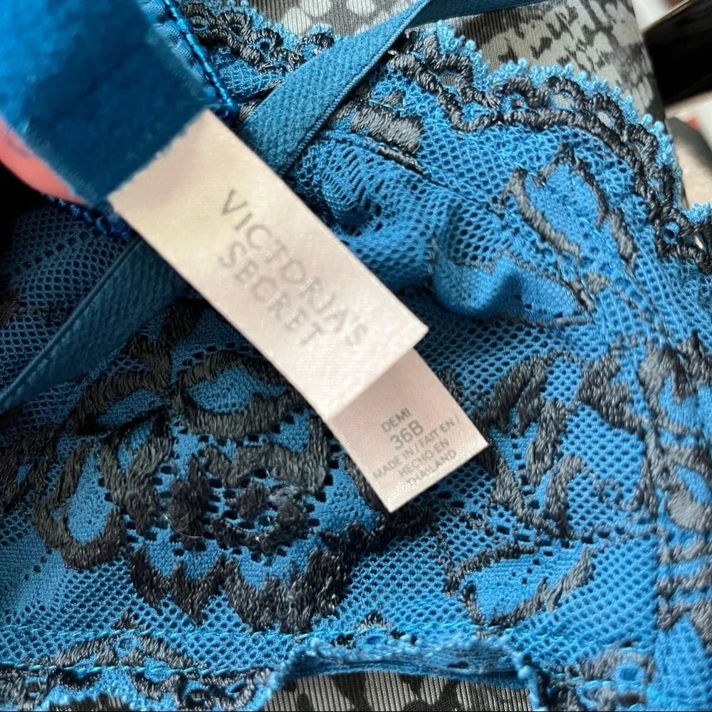 VS Victoria's Secret Lace Jewel Tone Bra